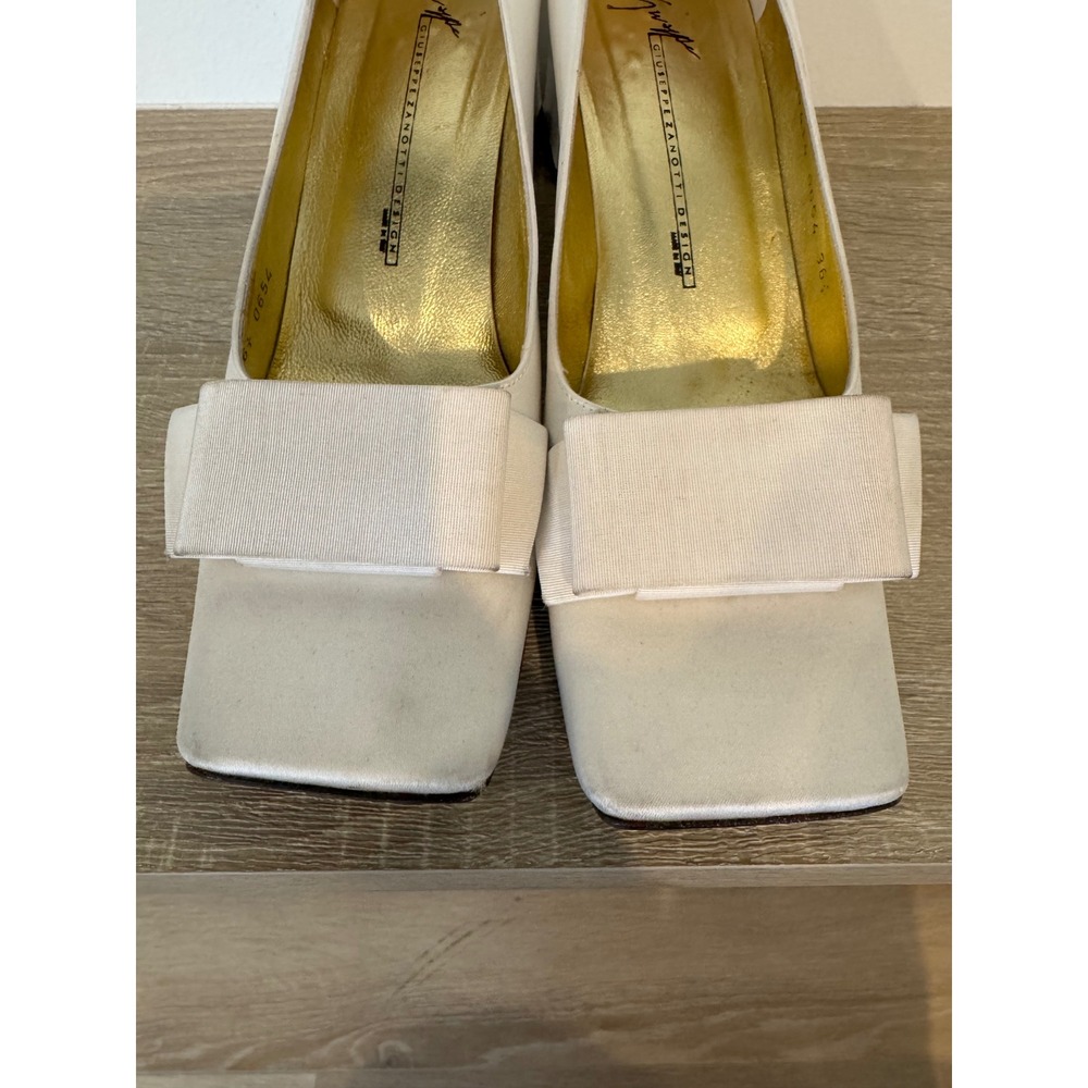 Vintage Giuseppe Zanotti Ivory Satin Square Toe Bow Block Heel Pumps Size 36.5 - Picture 5 of 16